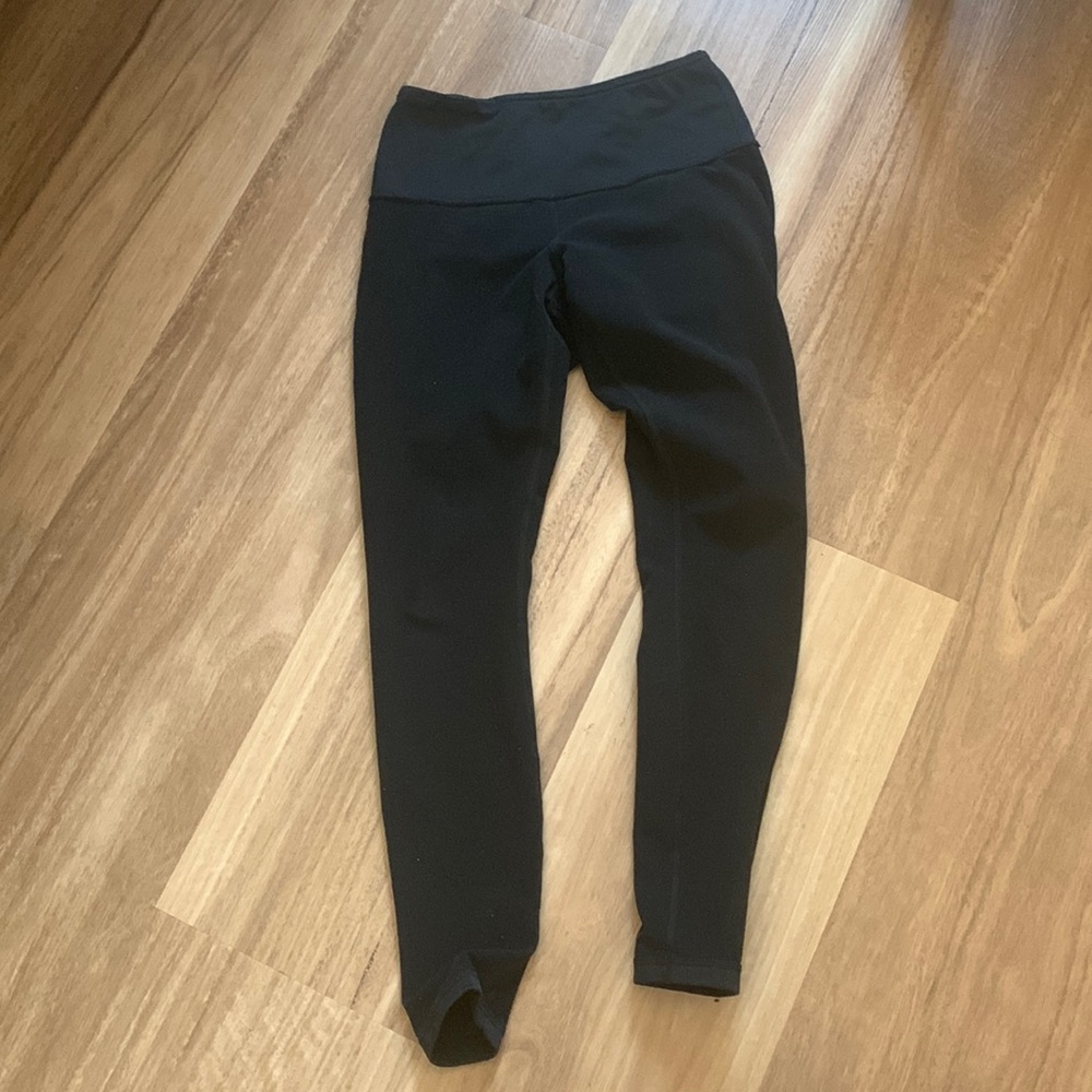 Black athletic workout leggings